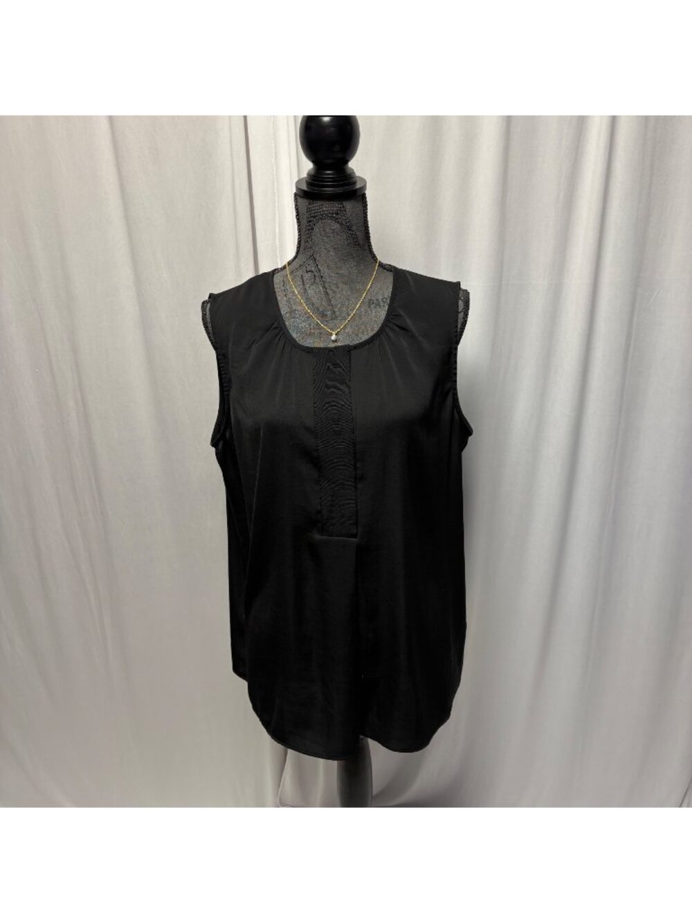Cabi Black Sleeveless Top Womens Size Large Pleated Back Blouse Office Layering